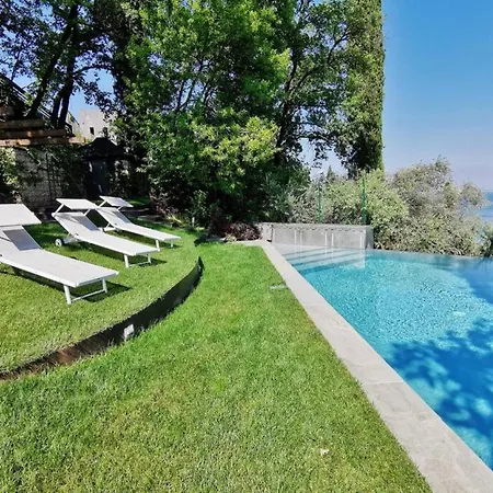 Michelle Amazing View Pool Front